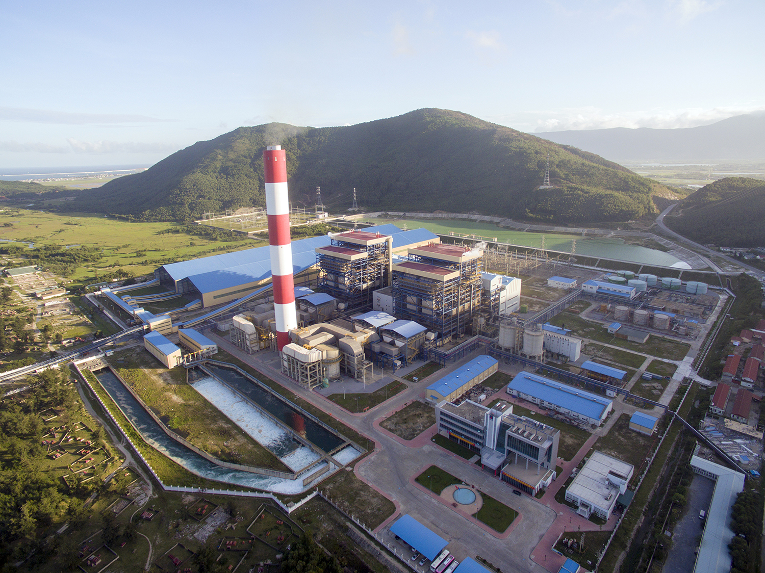 Petrovietnam về đích nhiều chỉ tiêu quan trọng, tăng tốc mở rộng quy mô, tái tạo mô hình kinh doanh - Ảnh 2. Petrovietnam về đích nhiều chỉ tiêu quan trọng, tăng tốc mở rộng quy mô, tái tạo mô hình kinh doanh - Ảnh 2.