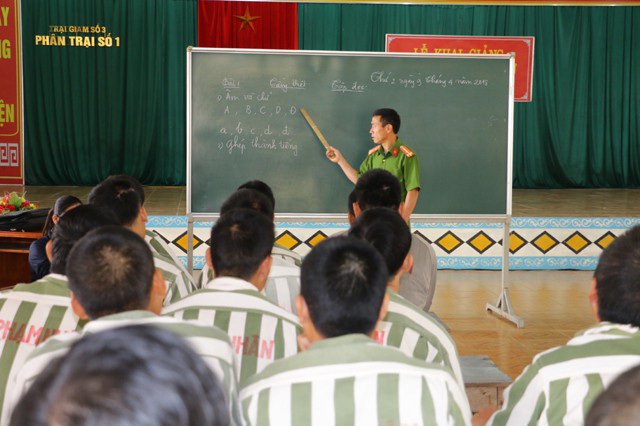 Hoàn thiện quy định về thực hiện chế độ, chính sách cho phạm nhân - Ảnh 1. Hoàn thiện quy định về thực hiện chế độ, chính sách cho phạm nhân - Ảnh 1.