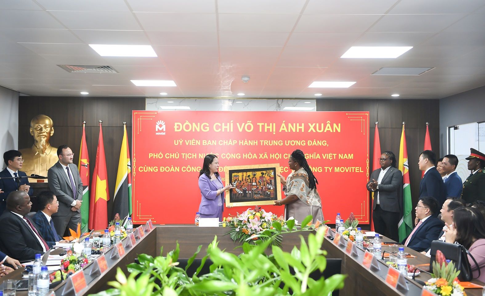 Phó Chủ tịch nước Võ Thị Ánh Xuân thăm và làm việc tại Viettel Mozambique - Ảnh 2. Phó Chủ tịch nước Võ Thị Ánh Xuân thăm và làm việc tại Viettel Mozambique - Ảnh 2.