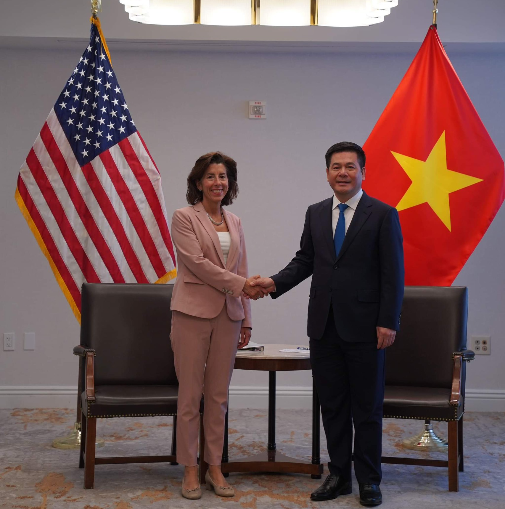 Bộ trưởng Công Thương làm việc cùng Bộ trưởng Thương mại Hoa Kỳ (DOC) - Ảnh 2. Bộ trưởng Công Thương làm việc cùng Bộ trưởng Thương mại Hoa Kỳ (DOC) - Ảnh 2.