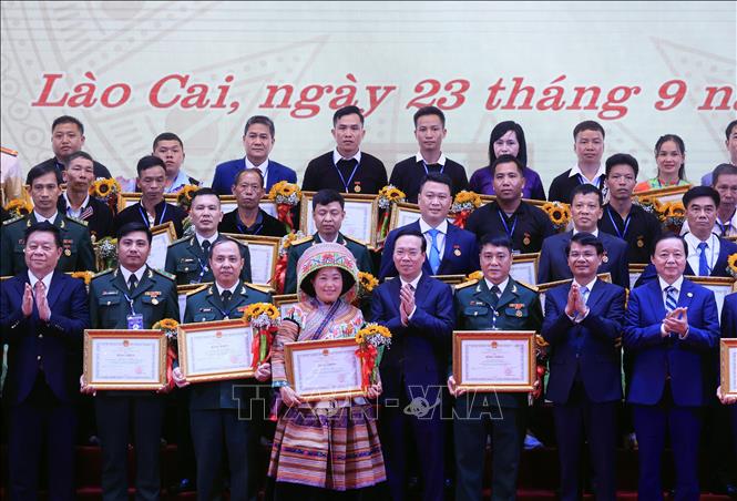 Chủ tịch nước Võ Văn Thưởng dự Lễ kỷ niệm 65 năm Bác Hồ thăm Lào Cai - Ảnh 3.