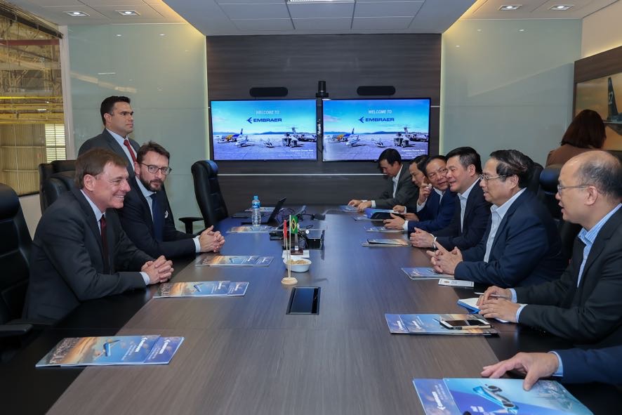 Ông Francisco Gomes Neto cho biết, sẵn sàng triển khai các dịch vụ bảo dưỡng, sửa chữa tàu bay tại Việt Nam, cũng như cung cấp các giải pháp công nghệ trong lĩnh vực hàng không - Ảnh: VGP/Nhật Bắc