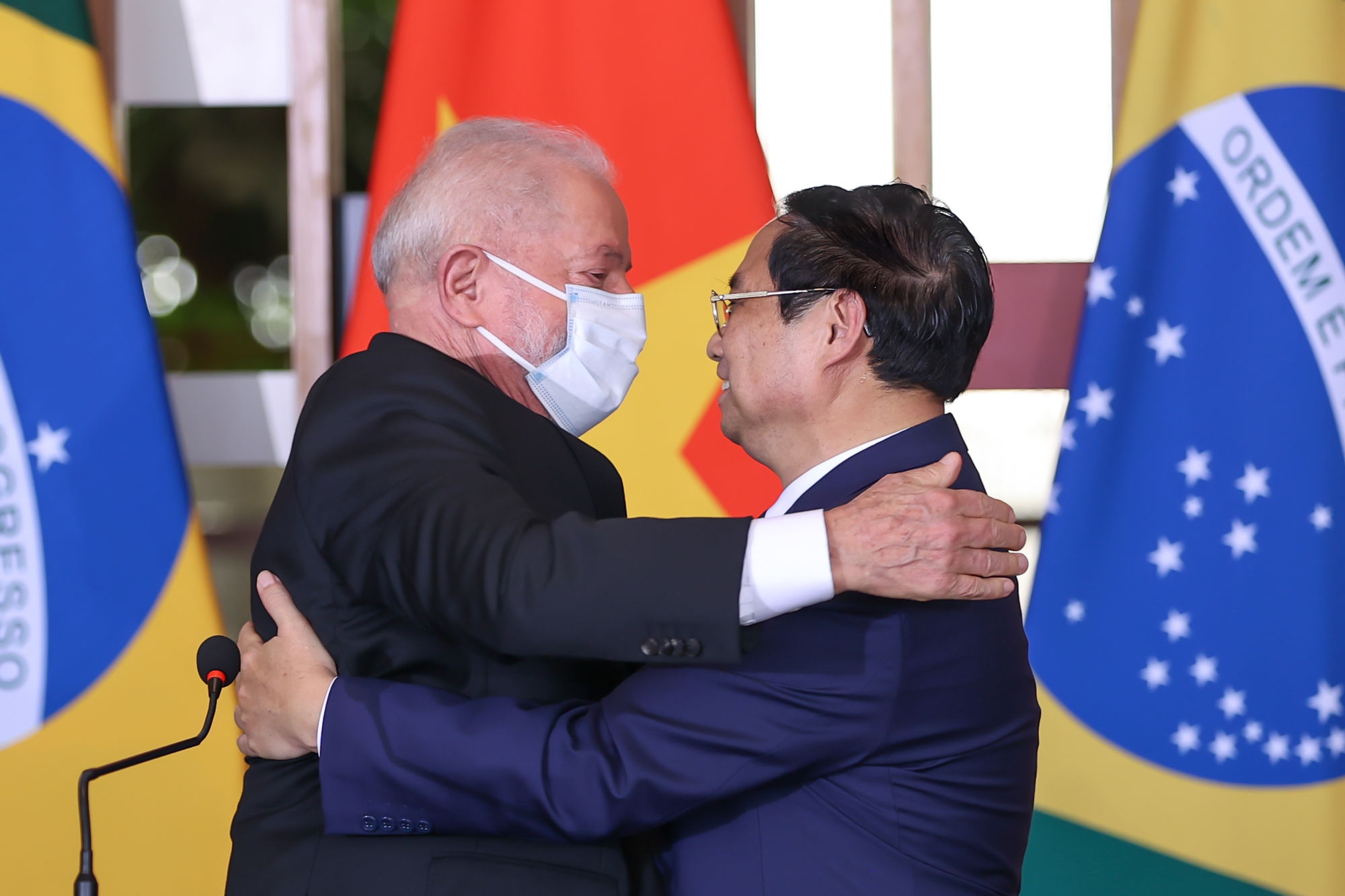 Tổng thống Lula da Silva đã nhận lời mời thăm Việt Nam của lãnh đạo cấp cao Việt Nam nhằm tham gia các hoạt động kỷ niệm 35 năm thiết lập quan hệ ngoại giao Việt Nam - Brazil và tiếp tục làm sâu sắc hơn quan hệ giữa hai nước - Ảnh: VGP/Nhật Bắc