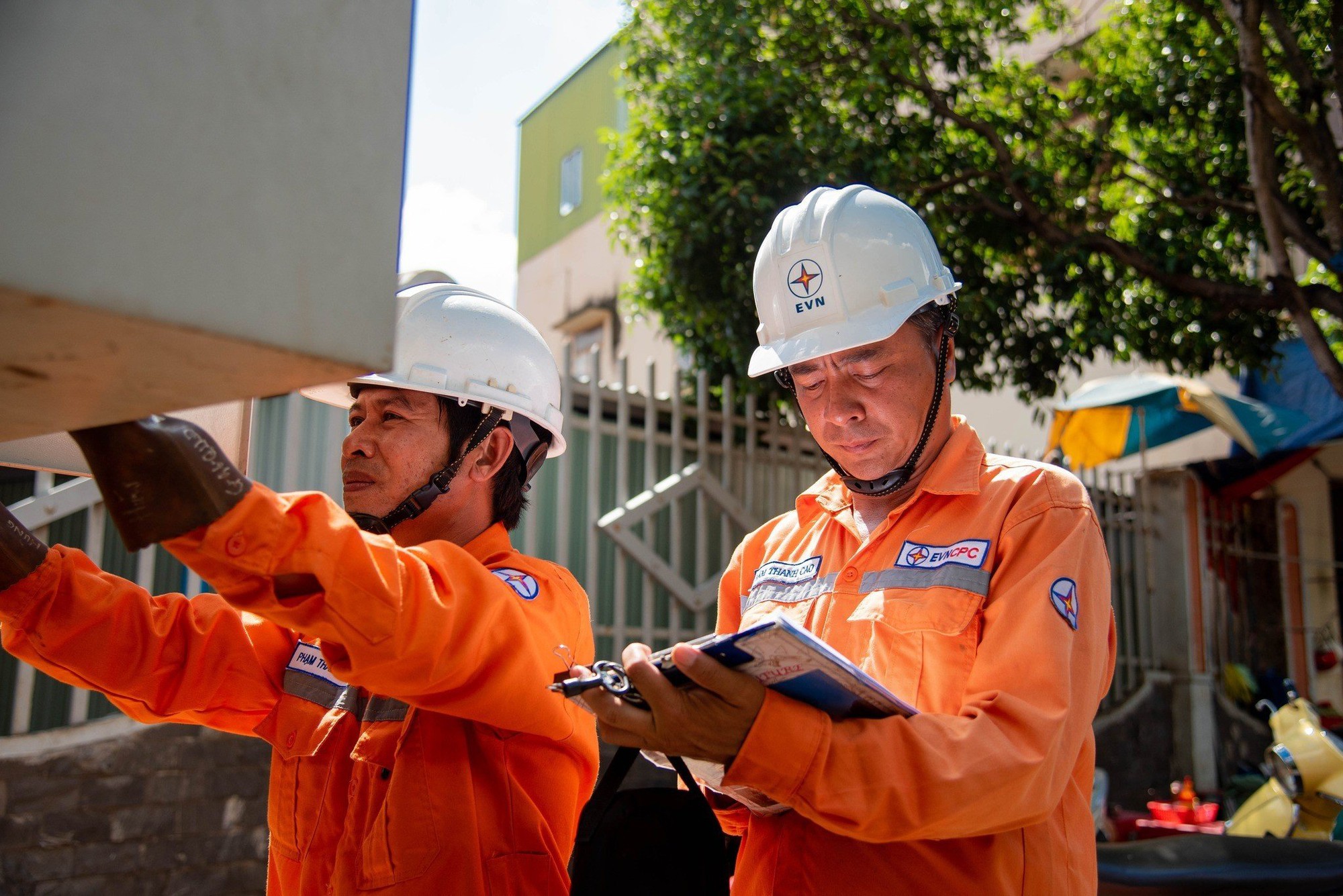 EVNCPC triển khai thay đổi lịch ghi chỉ số công tơ về ngày cuối tháng - Ảnh 2. EVNCPC triển khai thay đổi lịch ghi chỉ số công tơ về ngày cuối tháng - Ảnh 2.