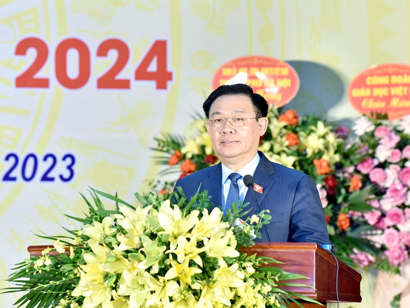 Chủ tịch Quốc hội Vương Đình Huệ dự khai giảng năm học mới tại Trường Hữu Nghị T78 - Ảnh 1.