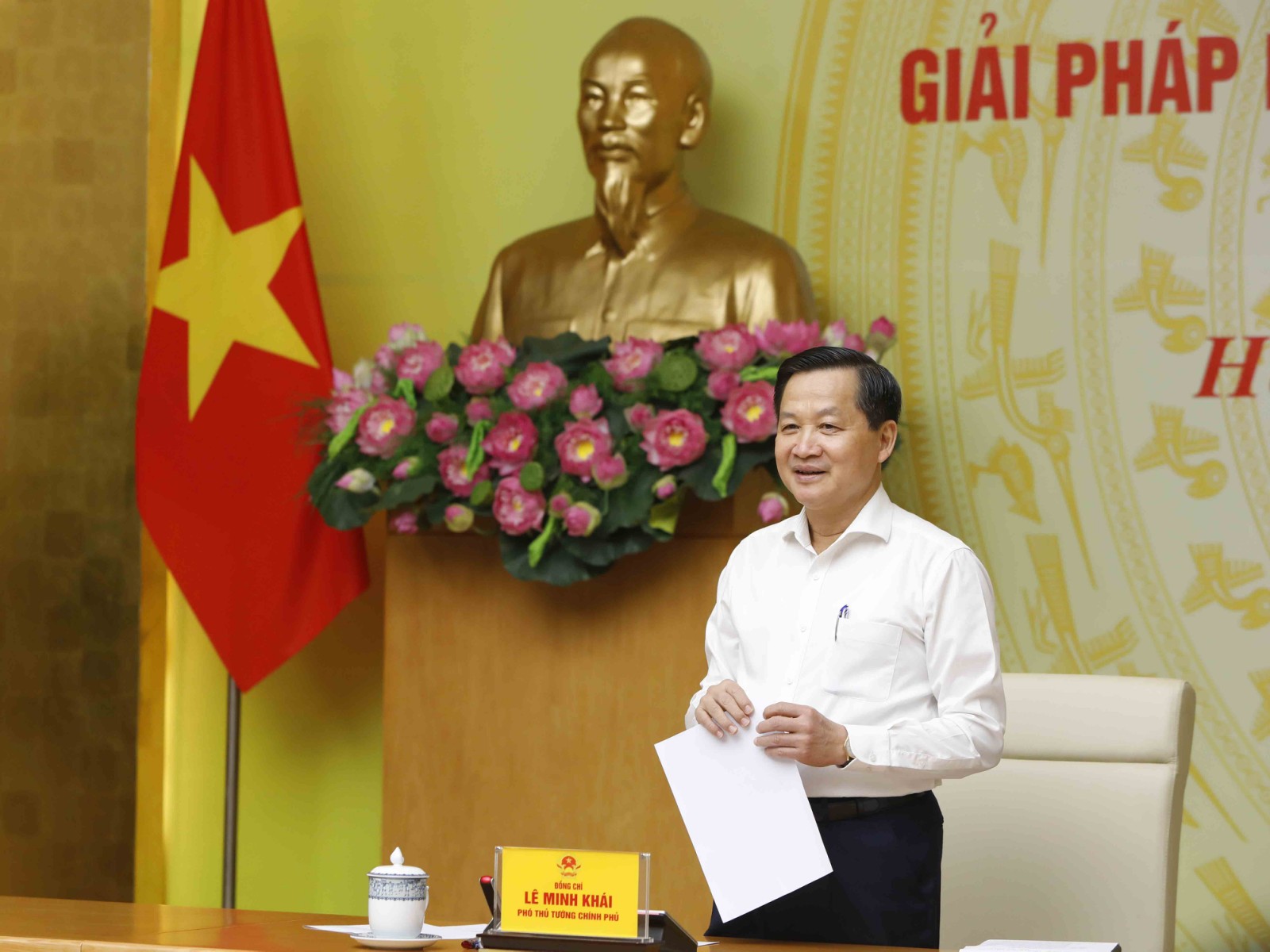 Phó Thủ tướng Lê Minh Khái chủ trì họp bàn giải pháp nâng cao khả năng tiếp cận tín dụng của người dân, doanh nghiệp - Ảnh 9.