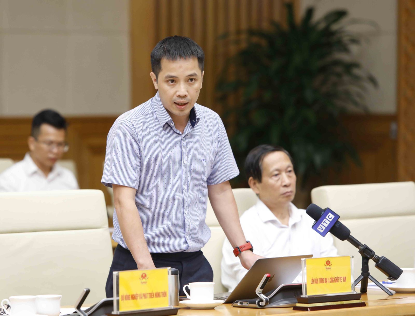 Phó Thủ tướng Lê Minh Khái chủ trì họp bàn giải pháp nâng cao khả năng tiếp cận tín dụng của người dân, doanh nghiệp - Ảnh 7.