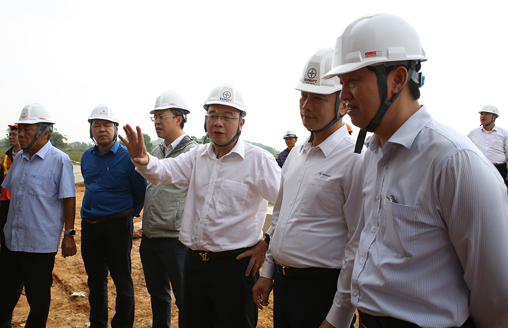 Động viên các đơn vị thi công xuyên Tết dự án đường dây 500kV mạch 3- Ảnh 2. Động viên các đơn vị thi công xuyên Tết dự án đường dây 500kV mạch 3- Ảnh 2.