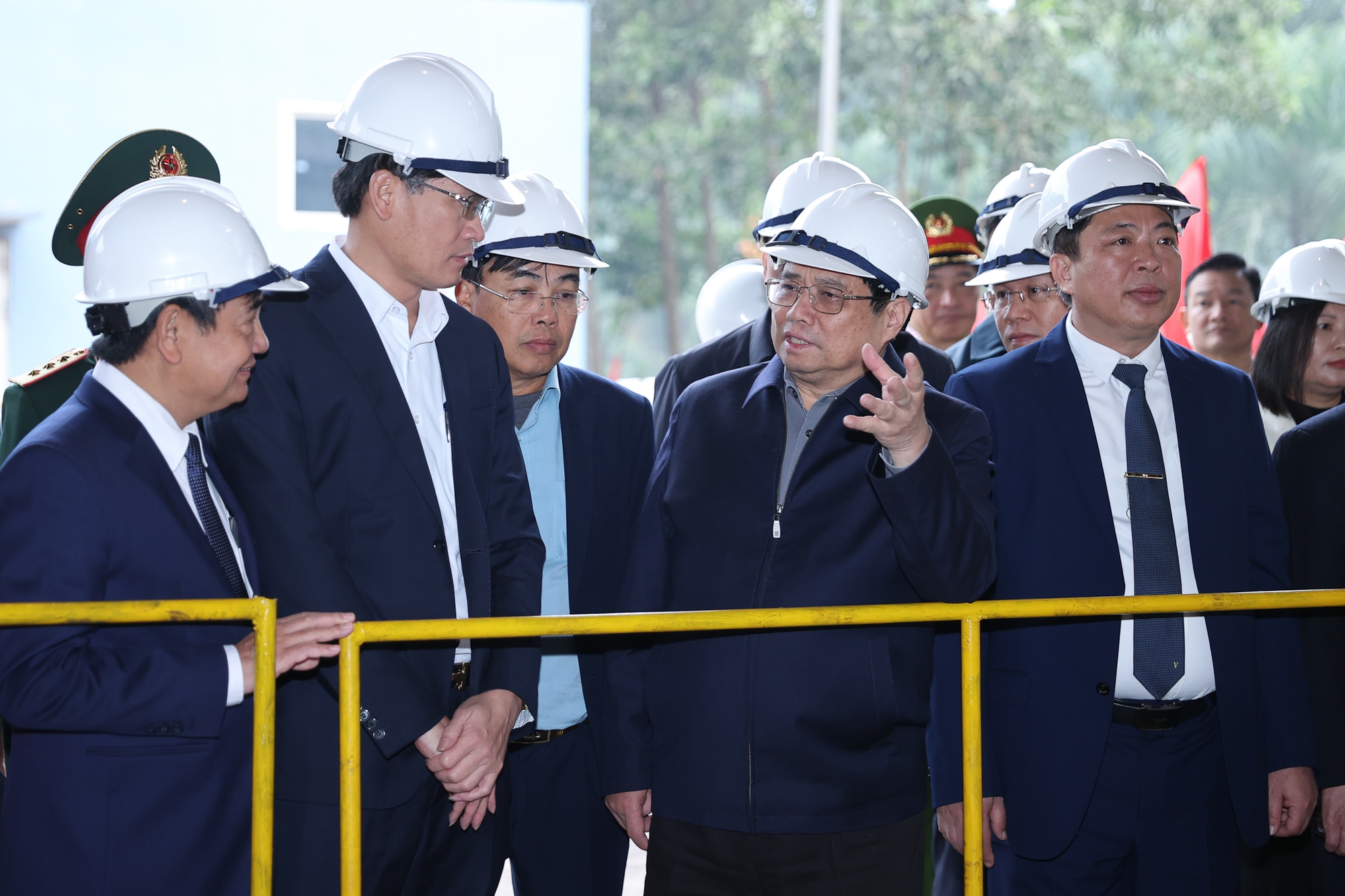 Thủ tướng Phạm Minh Chính: Cao Bằng cần đẩy mạnh phát triển kinh tế cửa khẩu- Ảnh 13.