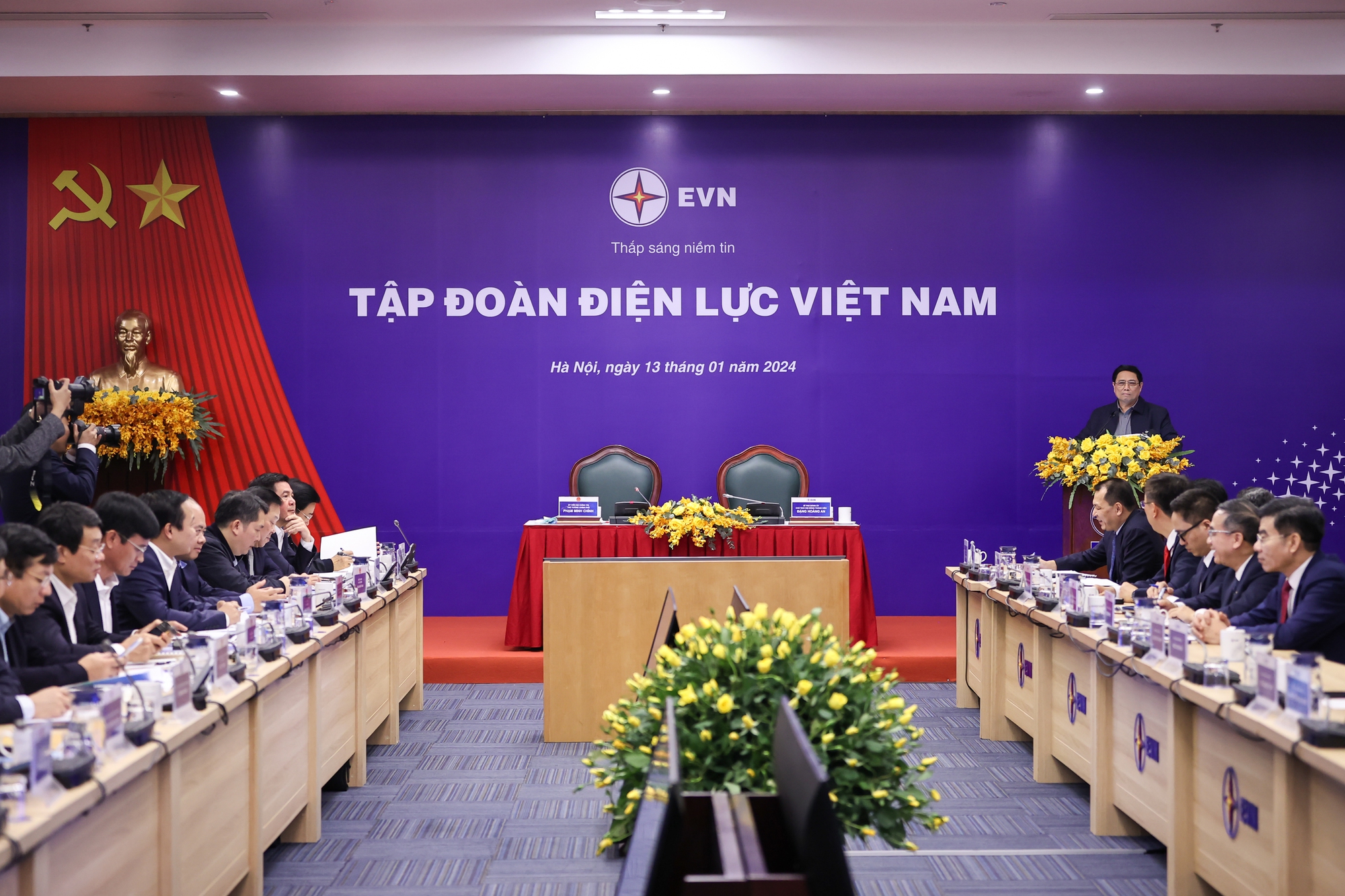 Toàn cảnh buổi làm việc của Thủ tướng Phạm Minh Chính với Tập đoàn Điện lực Việt Nam (EVN)