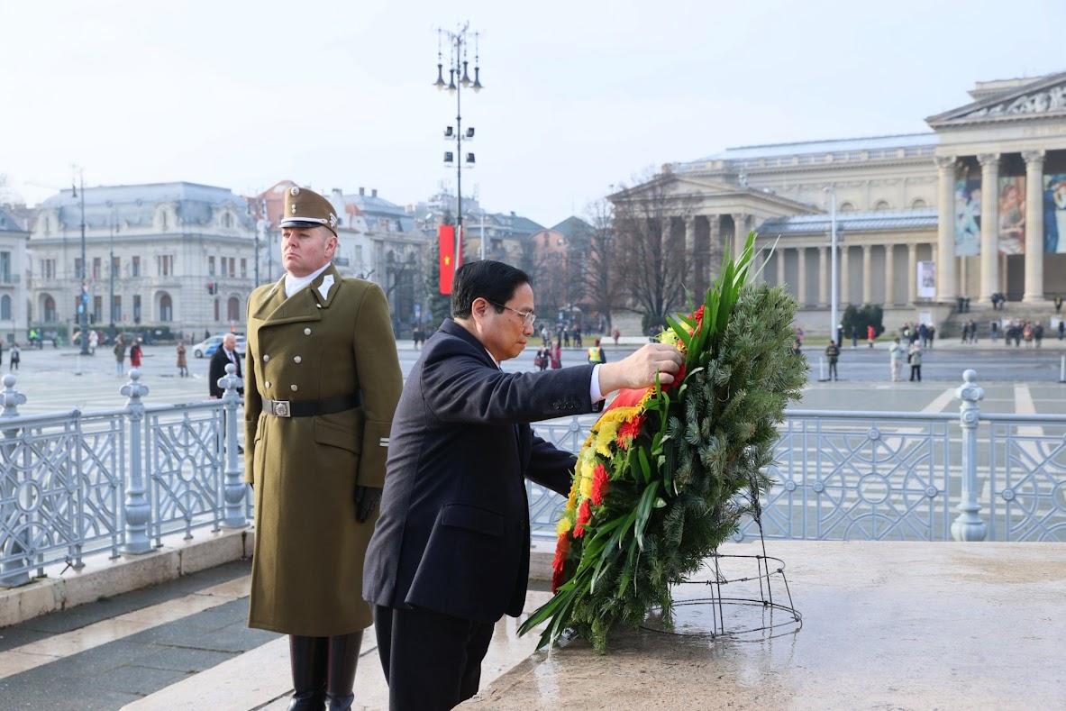 Chùm ảnh: Lễ đón trọng thể Thủ tướng Phạm Minh Chính thăm chính thức Hungary- Ảnh 7.