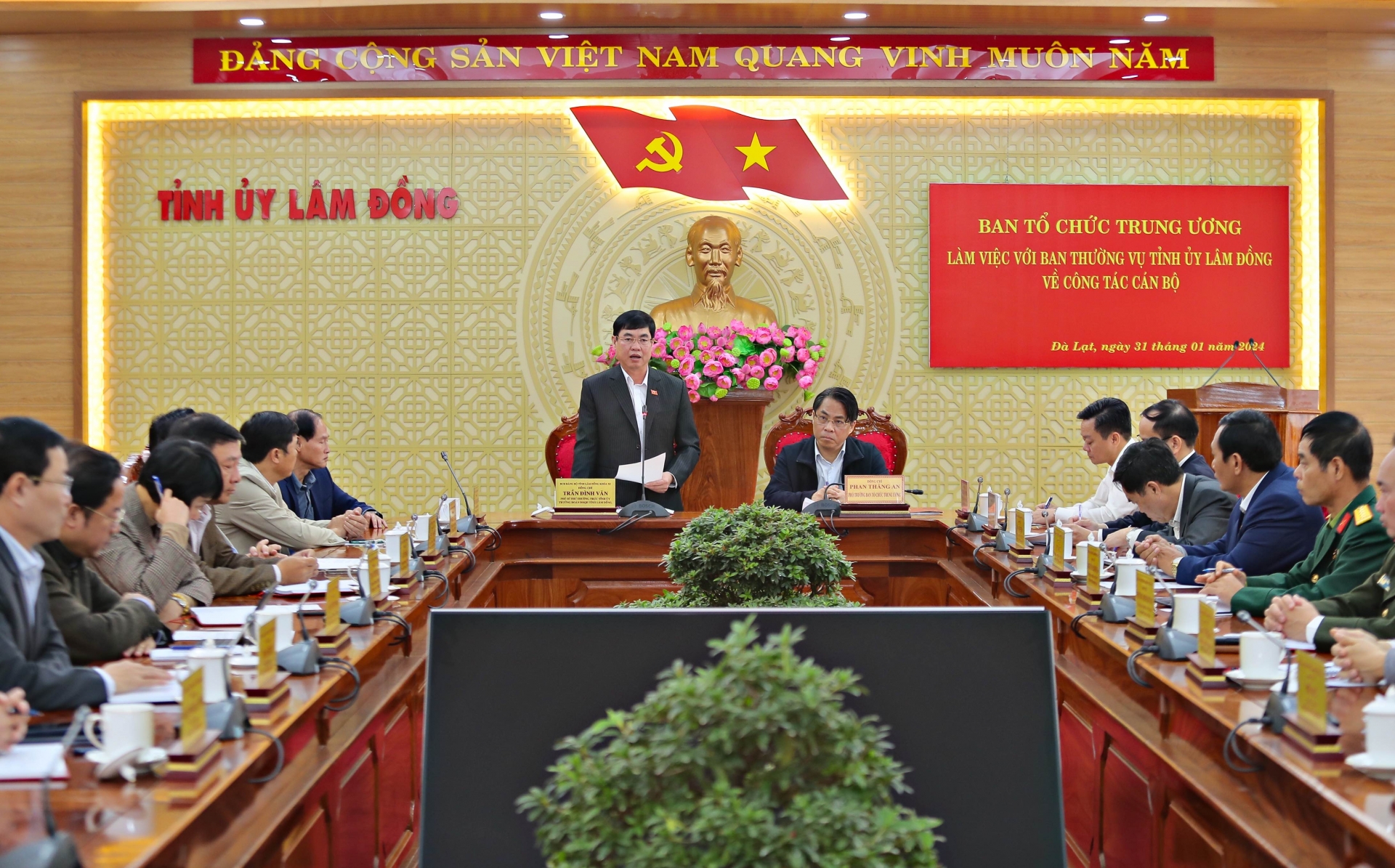 Bộ Chính trị phân công nhân sự điều hành Tỉnh uỷ Lâm Đồng- Ảnh 2.