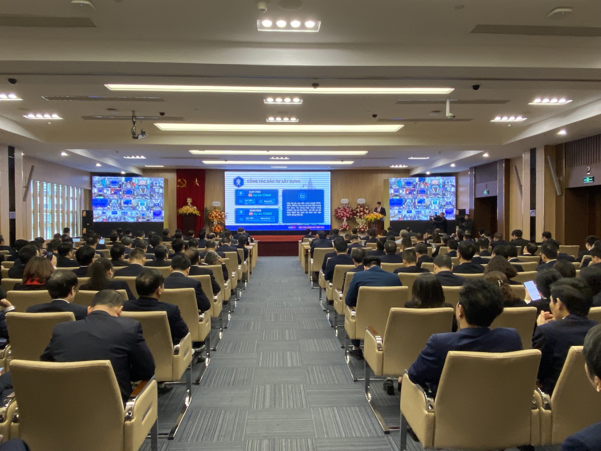 EVNNPC nỗ lực vượt khó để bảo đảm cung ứng điện- Ảnh 1. EVNNPC nỗ lực vượt khó để bảo đảm cung ứng điện- Ảnh 1.