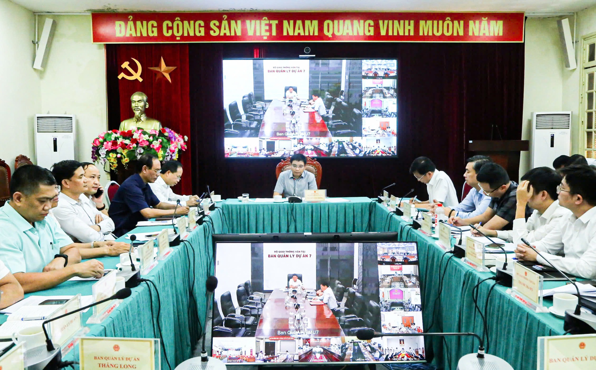 Không để mặt bằng phải 'chờ' vật liệu làm cao tốc- Ảnh 1. Không để mặt bằng phải 'chờ' vật liệu làm cao tốc- Ảnh 1.