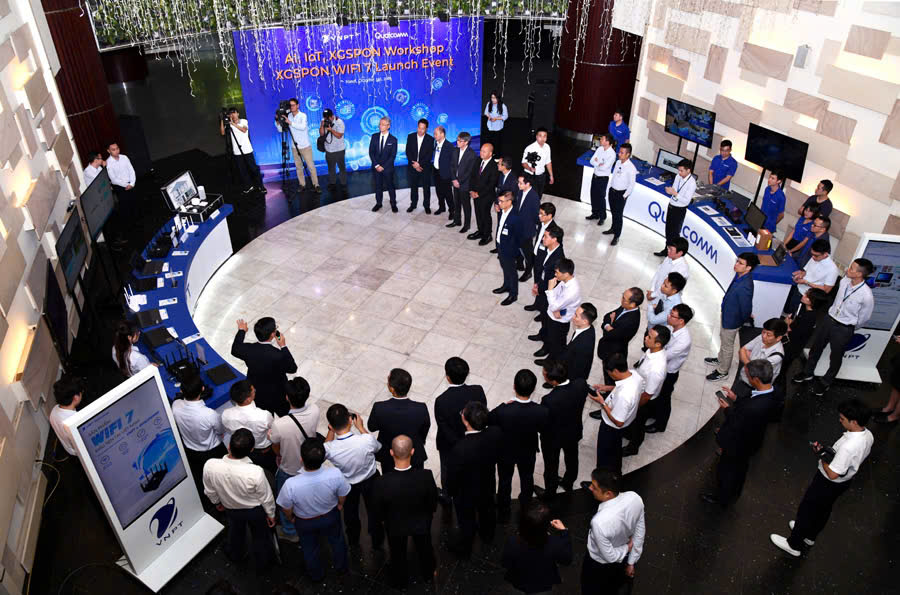 VNPT hợp tác với Qualcomm cung cấp dịch vụ Internet thế hệ mới tích hợp công nghệ WiFi 7- Ảnh 1. VNPT hợp tác với Qualcomm cung cấp dịch vụ Internet thế hệ mới tích hợp công nghệ WiFi 7- Ảnh 1.