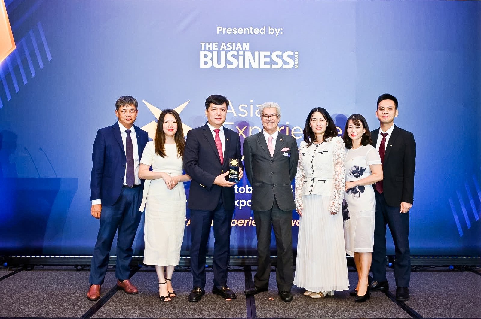 Vietcombank giành giải thưởng Asian Experience Awards 2024 cho giải pháp Call API- Ảnh 1.