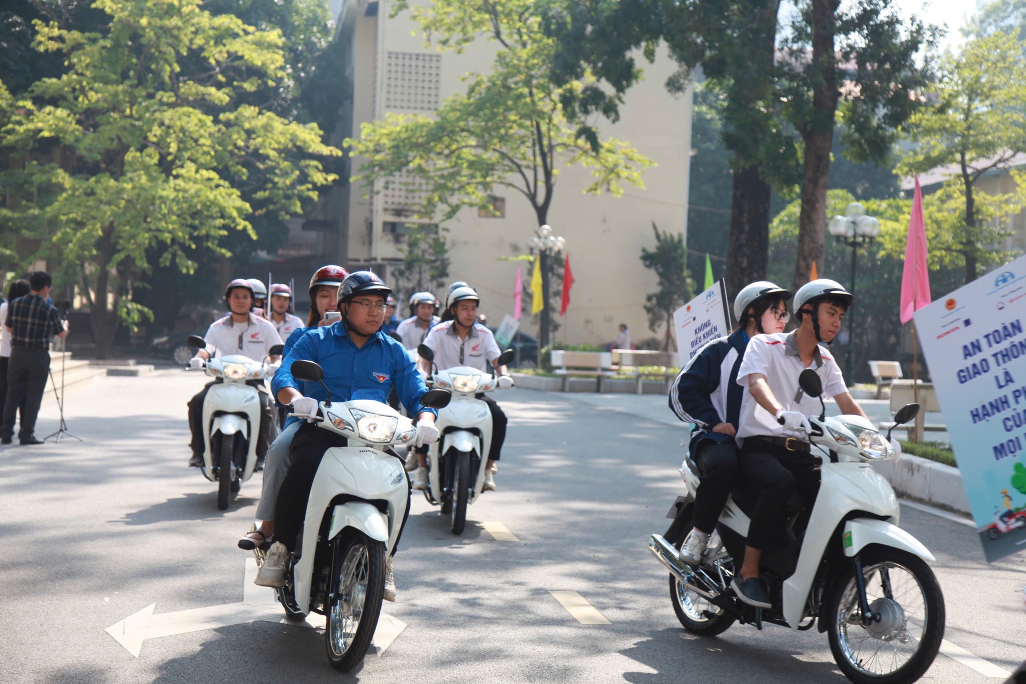 Bảo vệ học sinh, sinh viên trước hiểm họa tai nạn giao thông- Ảnh 7.