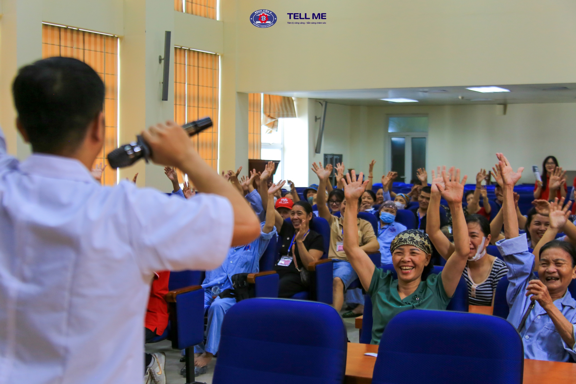 Sinh viên trường Y hướng về cộng đồng, đồng hành cùng người nhà người bệnh- Ảnh 2.