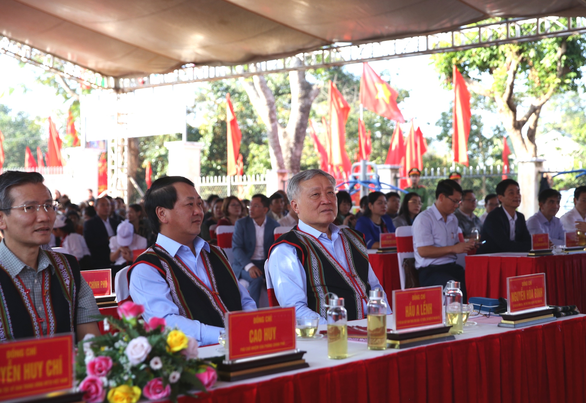 Phó Thủ tướng Thường trực Chính phủ Nguyễn Hòa Bình dự Ngày hội Đại đoàn kết toàn dân tộc tại Gia Lai- Ảnh 3.