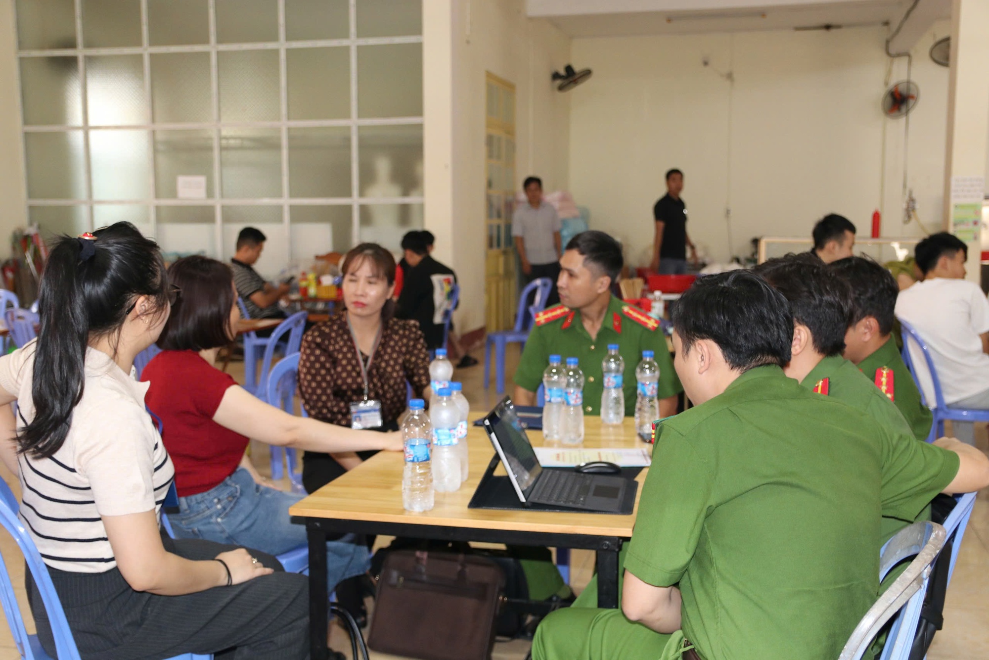 Xử phạt cơ sở gây ngộ độc thực phẩm cho 80 người tại Lào Cai- Ảnh 1.