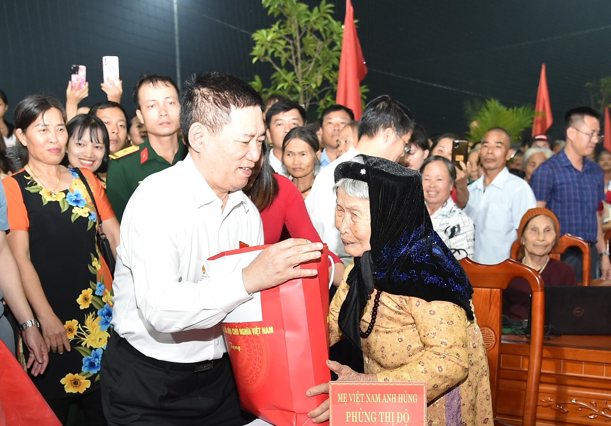 Chung sức, chung lòng, "tăng tốc" dựng xây đất nước ngày càng giầu mạnh, nhà nhà ấm no, hạnh phúc- Ảnh 5.