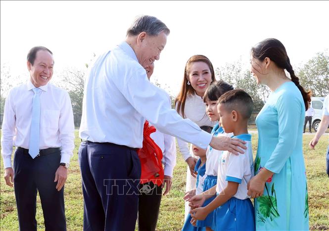 Tổng Bí thư Tô Lâm thăm và làm việc tại huyện đảo Bạch Long Vĩ (Hải Phòng)- Ảnh 3.