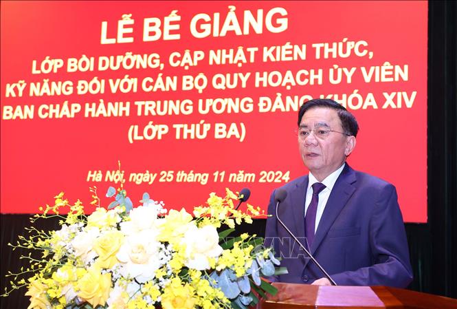 Bế giảng Lớp bồi dưỡng, cập nhật kiến thức, kỹ năng đối với cán bộ quy hoạch Ủy viên Trung ương Đảng khóa XIV- Ảnh 1.