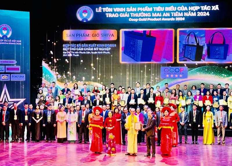 Trao giải Mai An Tiêm cho 100 hợp tác xã tiêu biểu- Ảnh 1. Trao giải Mai An Tiêm cho 100 hợp tác xã tiêu biểu- Ảnh 1.