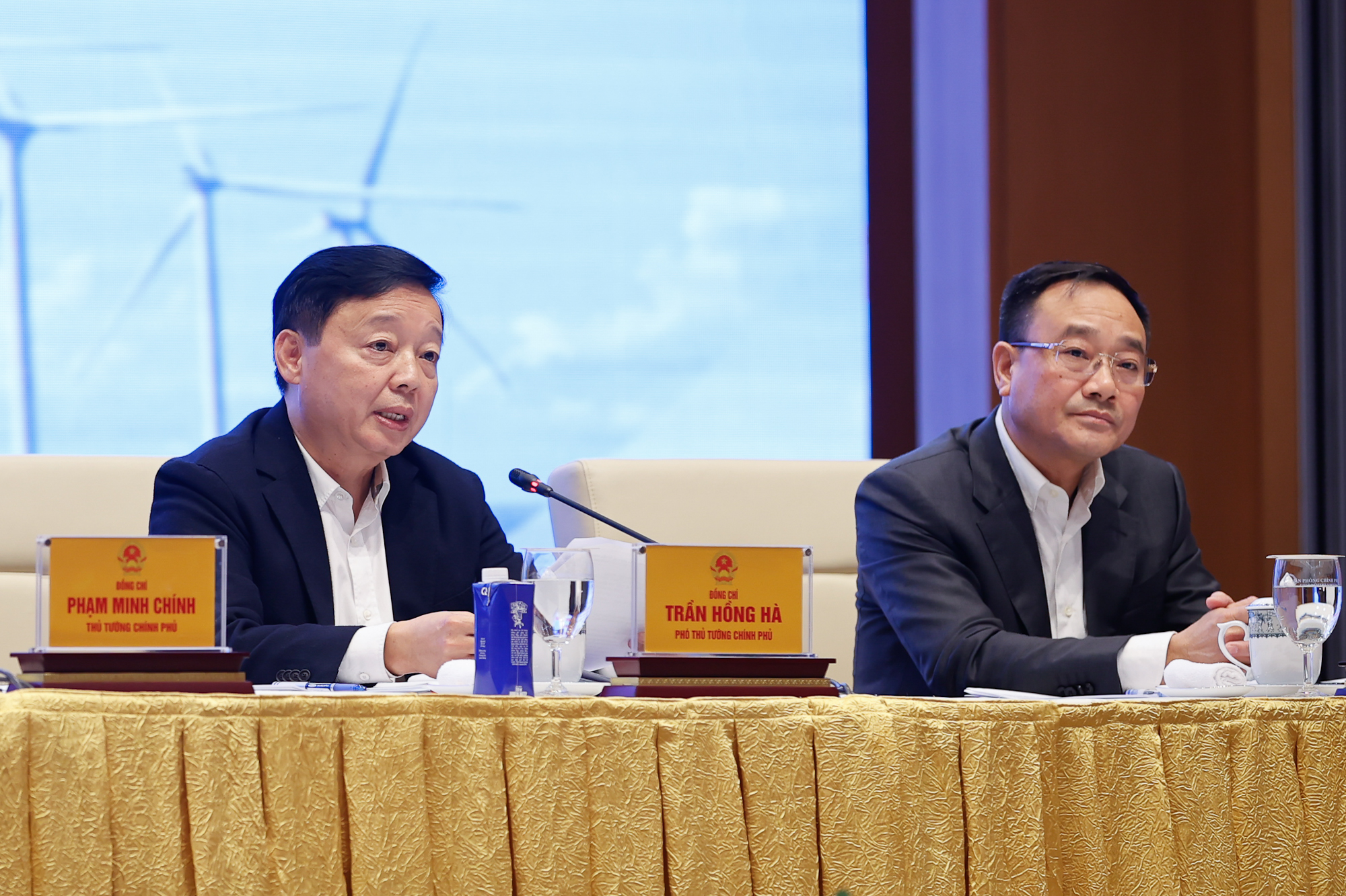 Thủ tướng: Cương quyết xử lý vướng mắc cho các dự án điện tái tạo, nghiêm cấm 'chạy chọt', tiêu cực, tham nhũng- Ảnh 4. Thủ tướng: Cương quyết xử lý vướng mắc cho các dự án điện tái tạo, nghiêm cấm 'chạy chọt', tiêu cực, tham nhũng- Ảnh 4.
