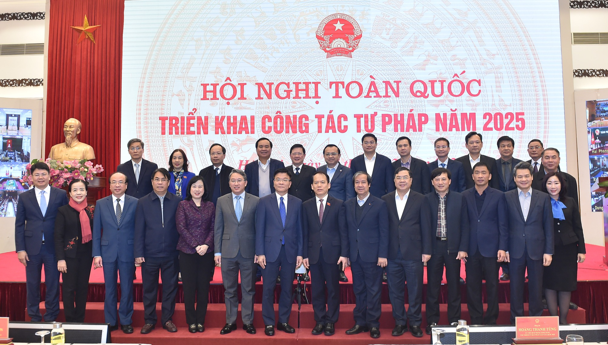 Phó Thủ tướng Lê Thành Long chỉ rõ các nhiệm vụ trọng tâm của Bộ Tư pháp năm 2025- Ảnh 8.