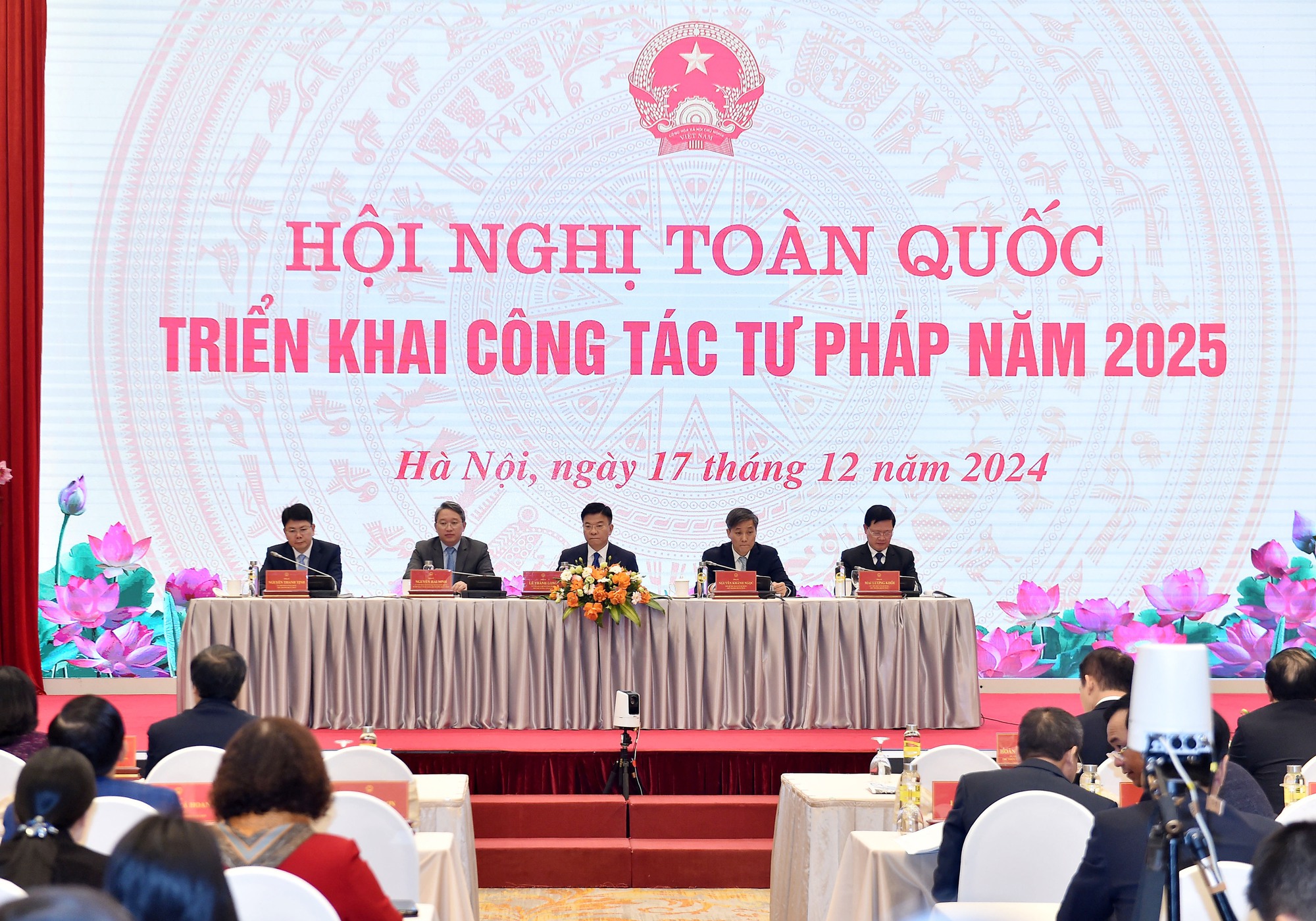 Phó Thủ tướng Lê Thành Long chỉ rõ các nhiệm vụ trọng tâm của Bộ Tư pháp năm 2025- Ảnh 2.