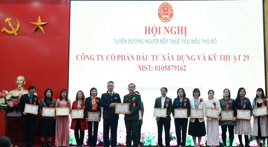 Vinh danh hơn 200 doanh nghiệp, người nộp thuế tiêu biểu- Ảnh 1.