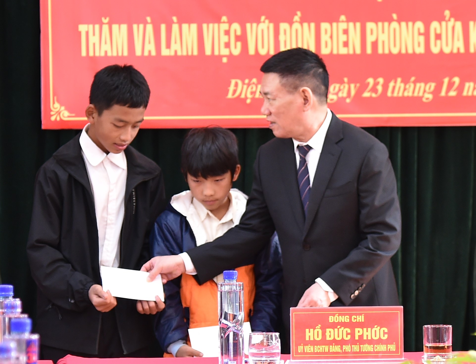 Phó Thủ tướng Hồ Đức Phớc thăm và làm việc với Đồn Biên phòng Cửa khẩu quốc tế Tây Trang, Điện Biên- Ảnh 8.