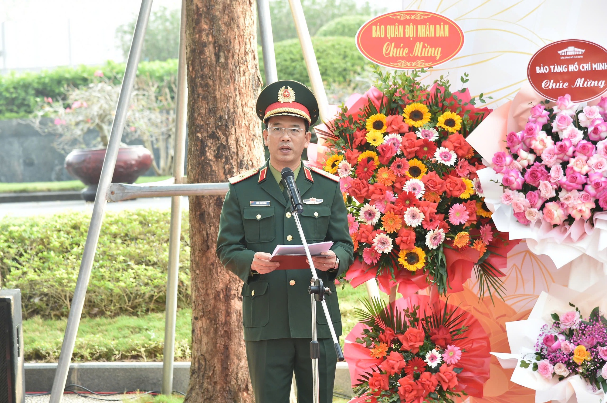 Lần đầu tiên giới thiệu nhiều bức ảnh tư liệu quý về Bác Hồ với Quân đội nhân dân Việt Nam- Ảnh 1.