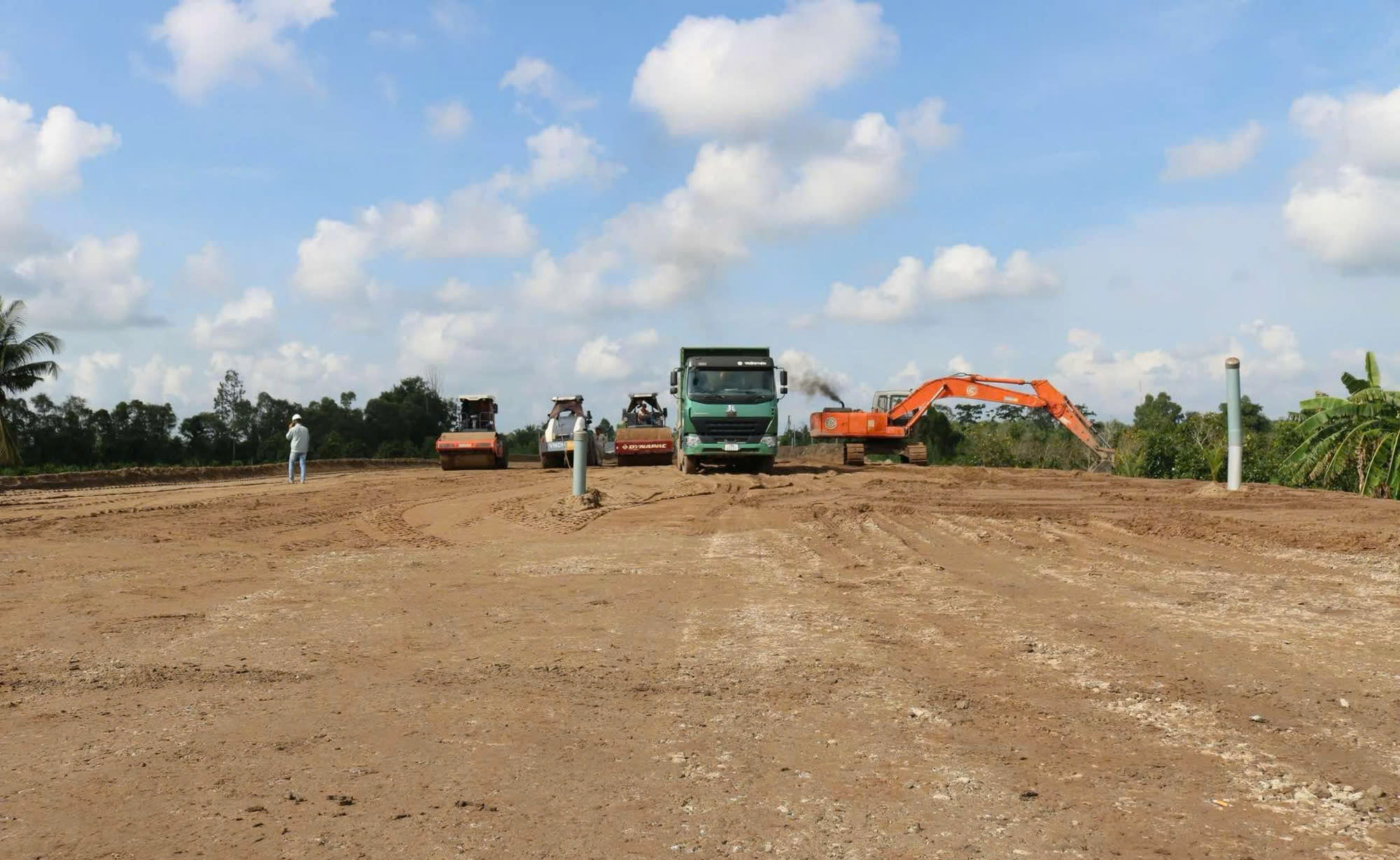 Nhiều dự án giao thông trọng điểm vẫn thiếu vật liệu - Ảnh 1. Nhiều dự án giao thông trọng điểm vẫn thiếu vật liệu - Ảnh 1.