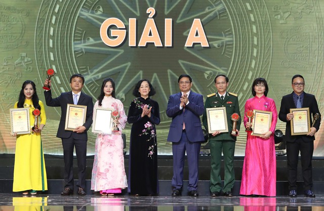 Phát biểu của Thủ tướng Chính phủ tại lễ trao Giải báo chí Búa liềm vàng lần thứ VIII năm 2023- Ảnh 2.