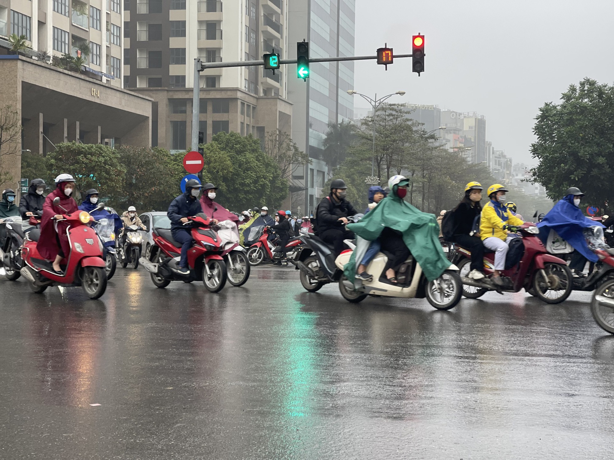 Đảm bảo an toàn tuyệt đối cho kỳ thi tốt nghiệp THPT trong tình huống thời tiết cực đoan- Ảnh 1.