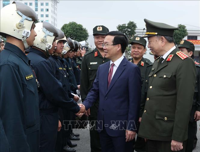 Chủ tịch nước kiểm tra công tác sẵn sàng chiến đấu tại Bộ Tư lệnh Cảnh vệ và Bộ Tư lệnh Cảnh sát Cơ động- Ảnh 3.