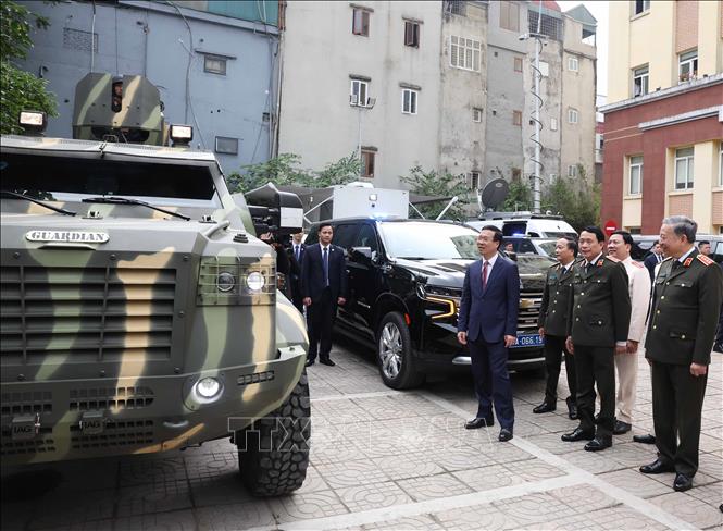 Chủ tịch nước kiểm tra công tác sẵn sàng chiến đấu tại Bộ Tư lệnh Cảnh vệ và Bộ Tư lệnh Cảnh sát Cơ động- Ảnh 1.