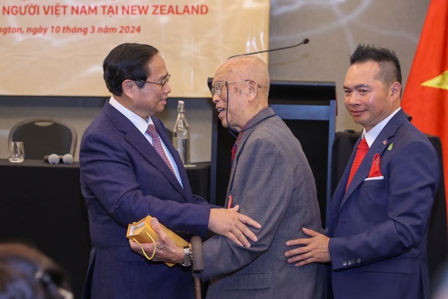 Cộng đồng người Việt Nam tại New Zealand bày tỏ vui mừng và tự hào trước bước phát triển vượt bậc, tương lai tươi đẹp của đất nước và quan hệ tốt đẹp Việt Nam-New Zealand; xúc động trước sự quan tâm, chăm lo của Đảng, Nhà nước với cộng đồng người Việt Nam ở nước ngoài - Ảnh: VGP/Nhật Bắc