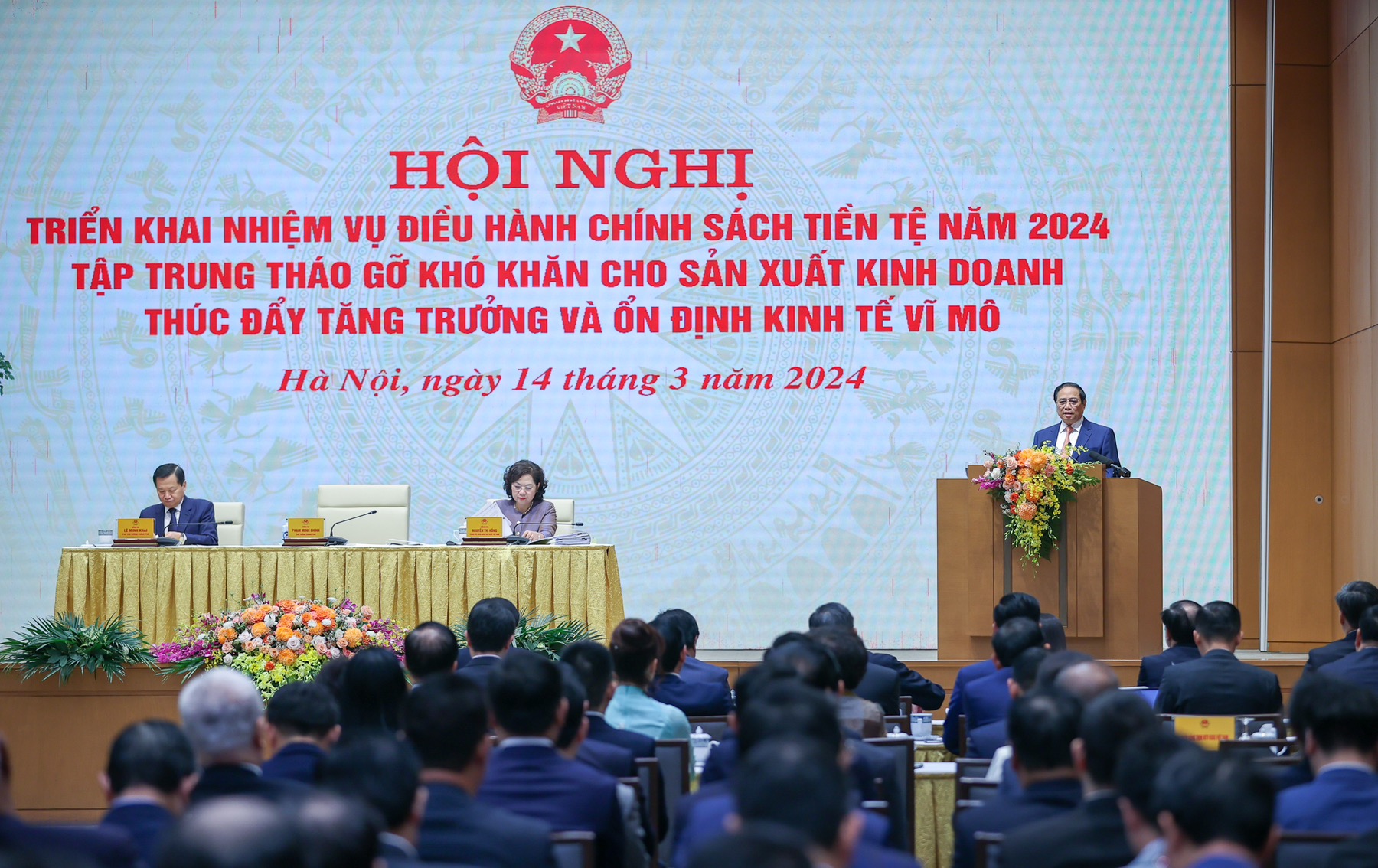 Thủ tướng Chính phủ Phạm Minh Chính phát biểu tại Hội nghị triển khai nhiệm vụ điều hành chính sách tiền tệ năm 2024 tập trung tháo gỡ khó khăn cho sản xuất kinh doanh, thúc đẩy tăng trưởng và ổn định kinh tế vĩ mô