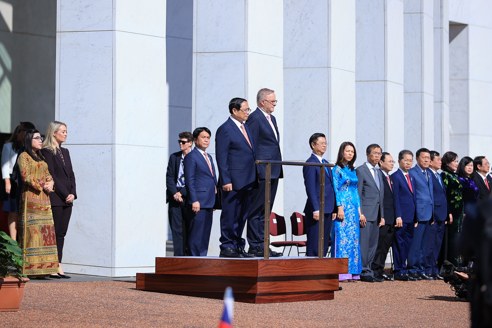 Australian Prime Minister hosts welcome ceremony for Vietnamese counterpart- Ảnh 1.