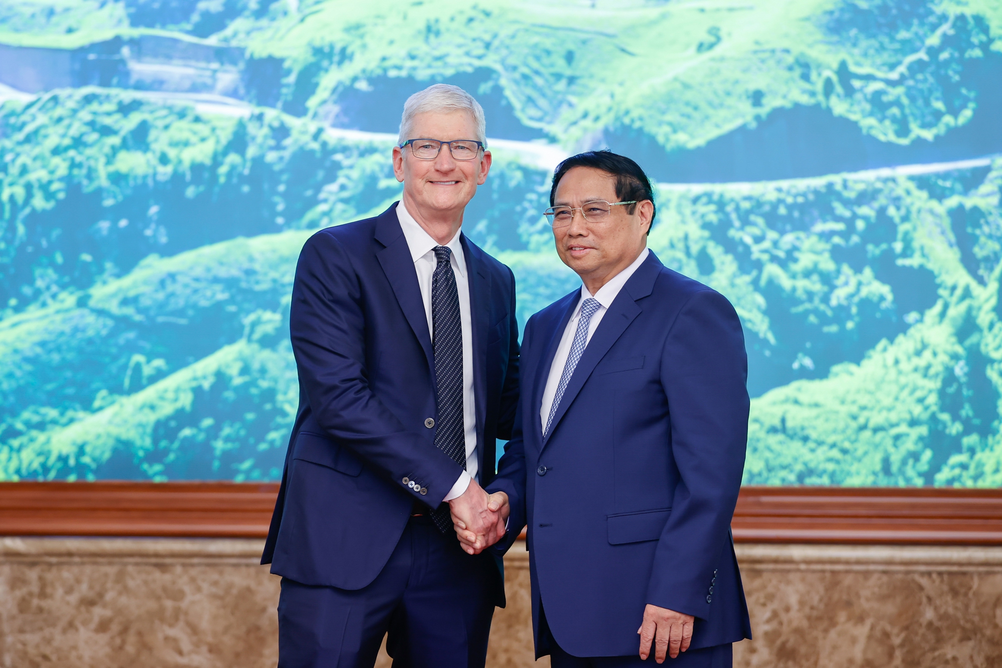 Thủ tướng Phạm Minh Chính tiếp ông Tim Cook, Giám đốc điều hành Apple của Hoa Kỳ - Ảnh: VGP/Nhật Bắc