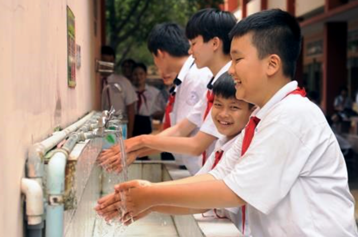 Ngành Giáo dục tích cực hưởng ứng Tuần lễ Quốc gia Nước sạch và vệ sinh môi trường- Ảnh 1.