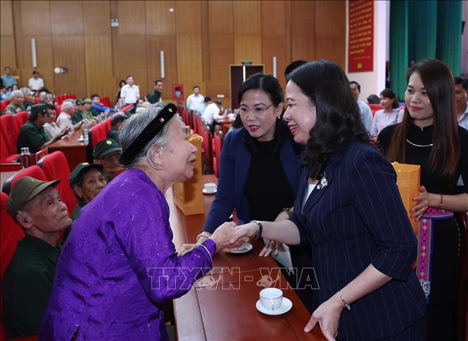 Quyền Chủ tịch nước thăm, tặng quà người có công và trẻ em tại Thái Nguyên- Ảnh 1.