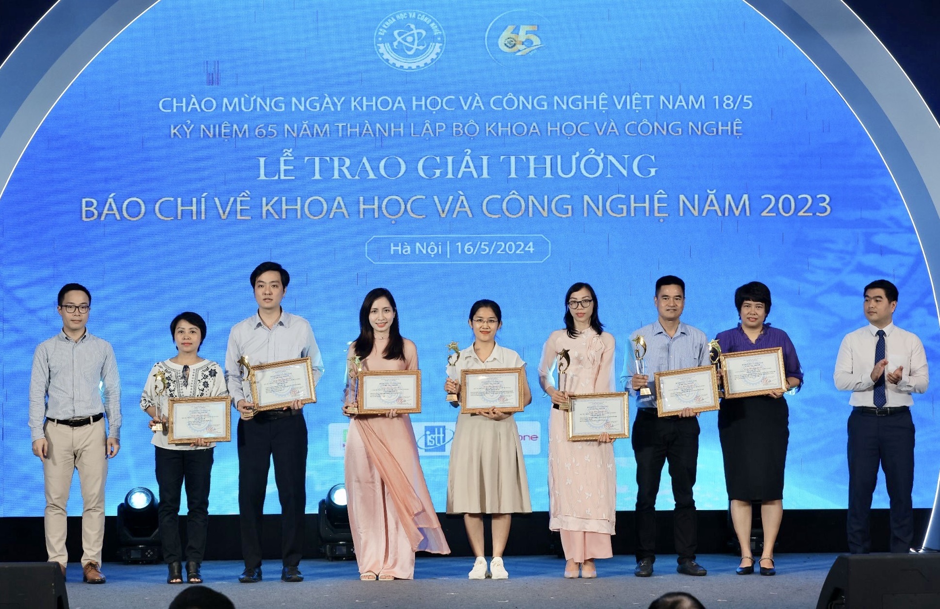 Tôn vinh đóng góp của đội ngũ báo chí khoa học và công nghệ- Ảnh 2.