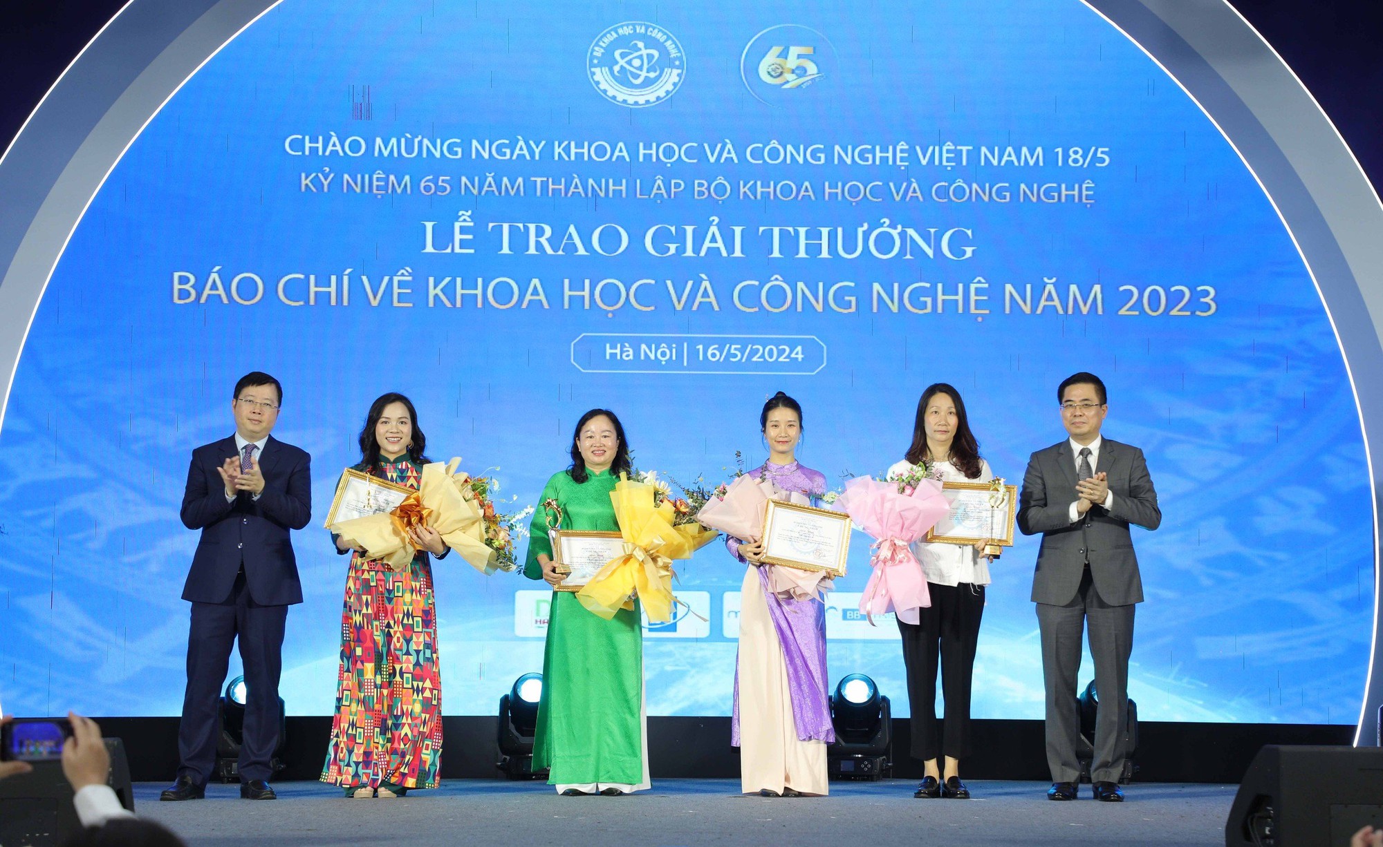 Tôn vinh đóng góp của đội ngũ báo chí khoa học và công nghệ- Ảnh 1.