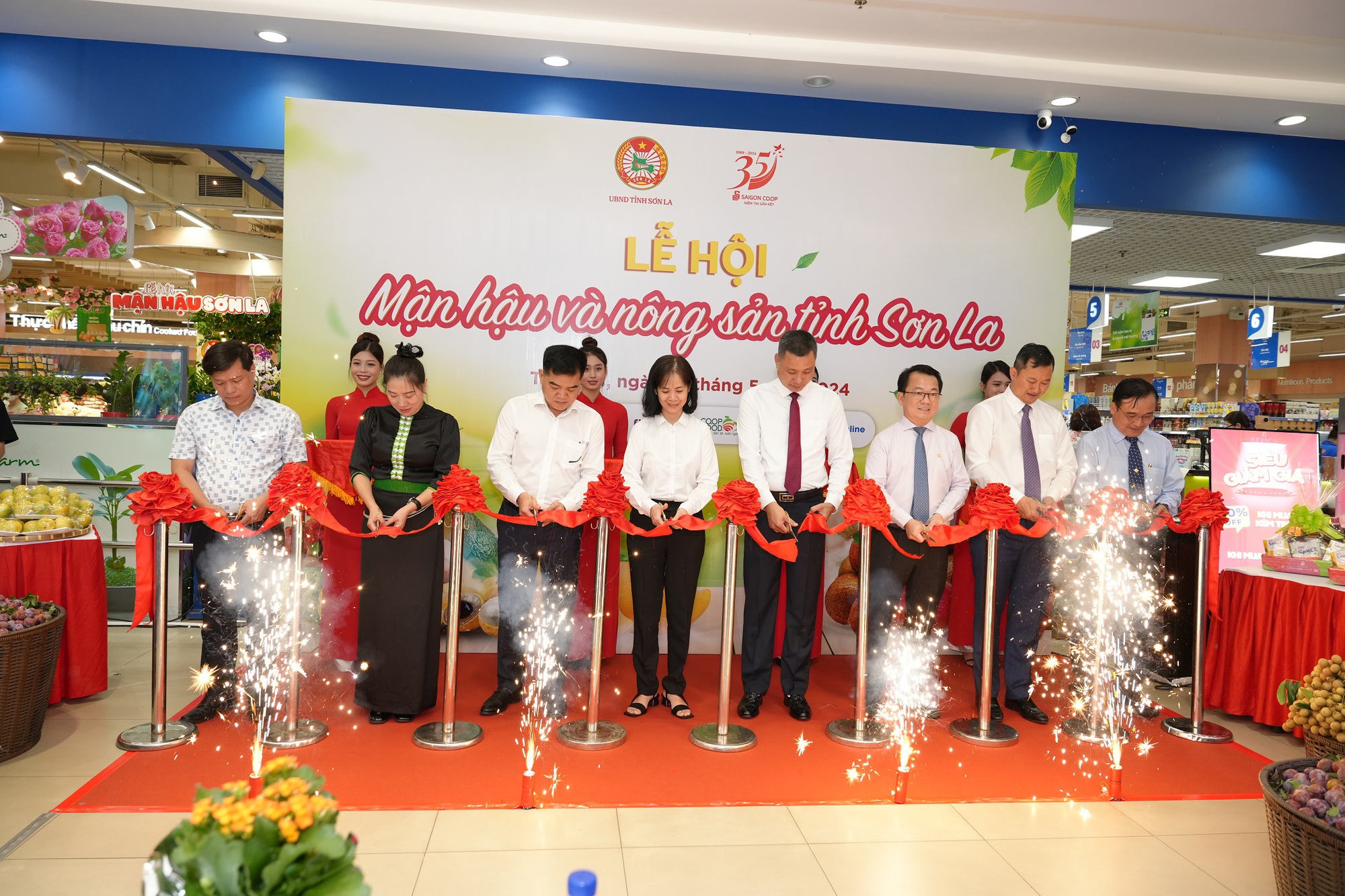 Saigon Co.op khai mạc lễ hội mận hậu và nông sản tỉnh Sơn La- Ảnh 1. Saigon Co.op khai mạc lễ hội mận hậu và nông sản tỉnh Sơn La- Ảnh 1.