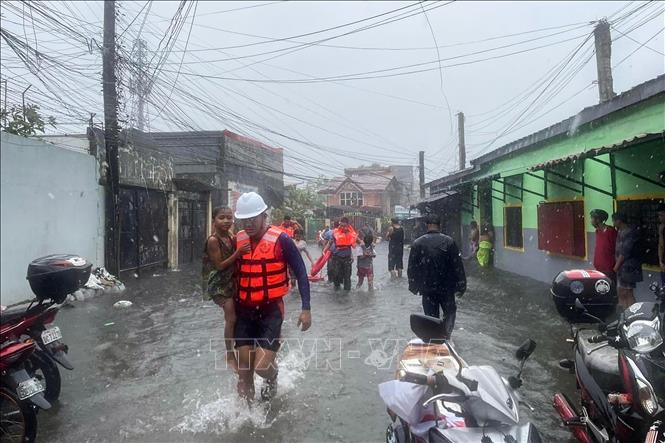 Cơn bão đầu tiên của mùa bão 2024 gây nhiều thiệt hại tại Philippines- Ảnh 1.