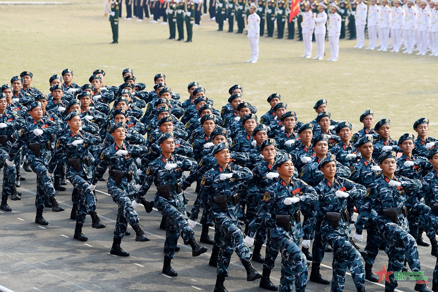 Tổng duyệt Lễ kỷ niệm 70 năm Chiến thắng Điện Biên Phủ: Nhân dân, du khách cổ vũ nồng nhiệt các khối diễu binh, diễu hành- Ảnh 16.
